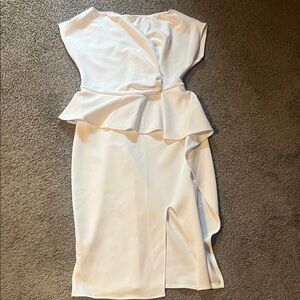 Cute White Dress with Flared Hips